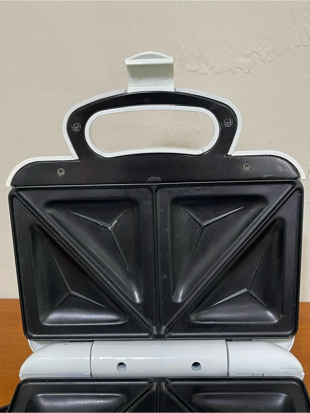 Toastmaster Snackster Model TSM2 Snack & Sandwich Maker 640 Watts White Travel
